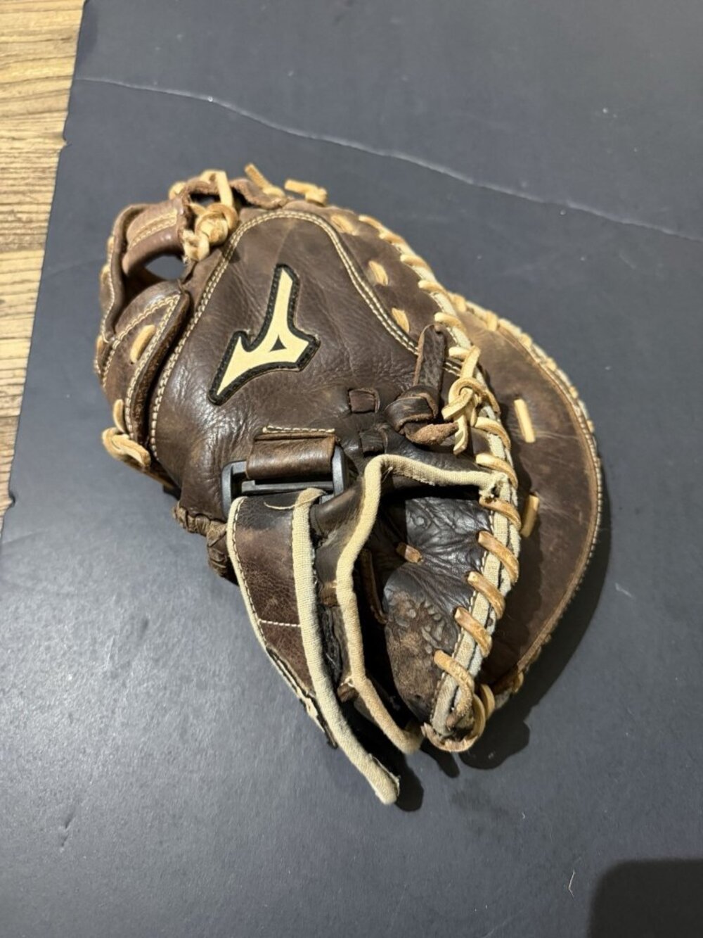 Mizuno GXS-90F1 34” Women’s Girls Fastpitch Softball Catchers Mitt Right Throw